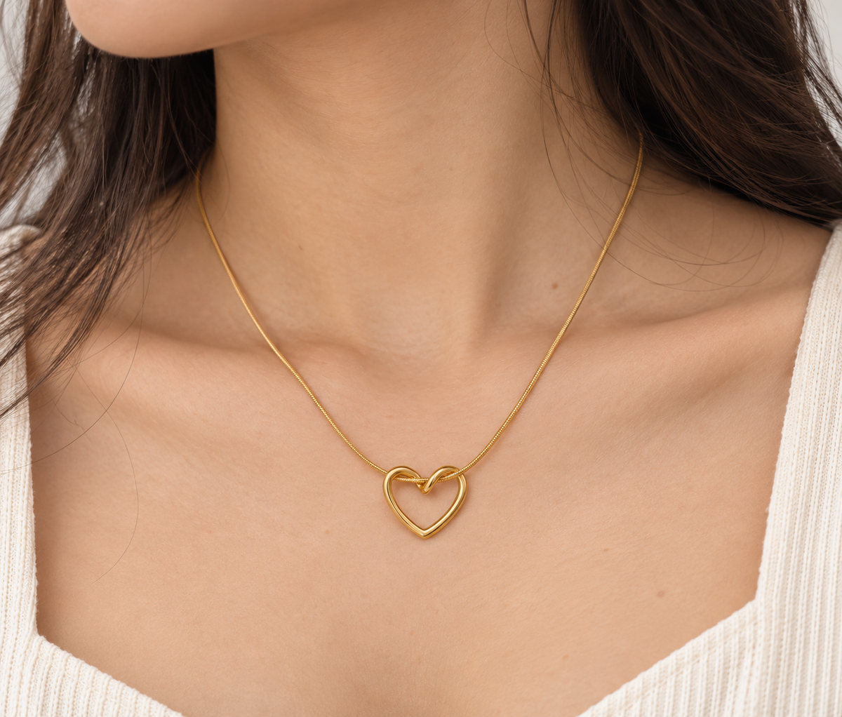 GOLD HEART SHAPE NECKLACE SN341